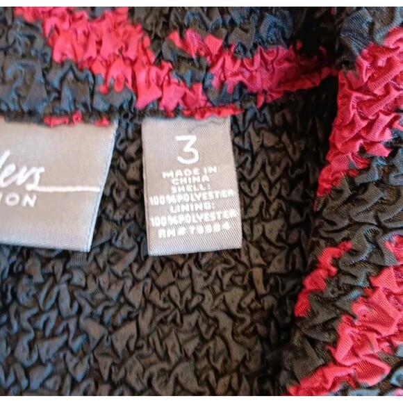 Chico's Travelers Sz 3 Red/Black Print Light-weight Jacket w/3 Quarter Sleeves - Picture 9 of 9